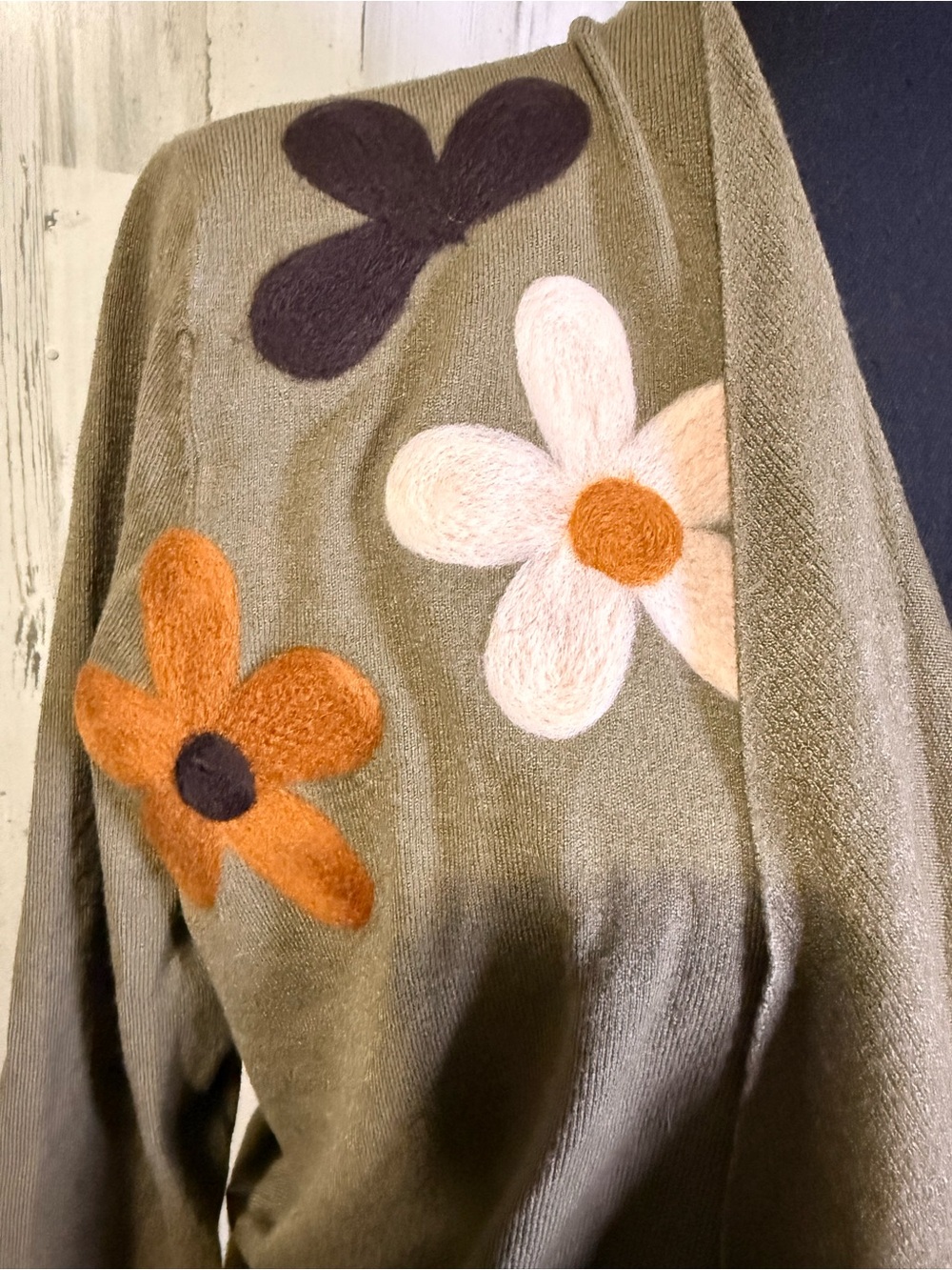 Aaeda Olive Green Floral Applique Open Cardigan Sweater Size L - Picture 3 of 7